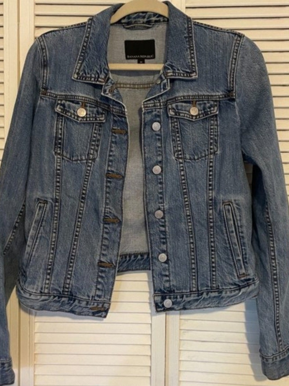 Banana Republic Women's Medium Wash Denim Jacket